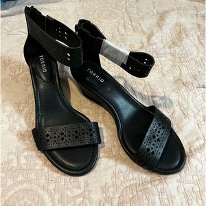 Black Wedges
